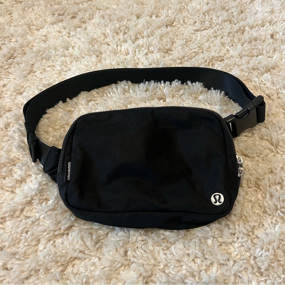 Lululemon Everywhere Belt Bag